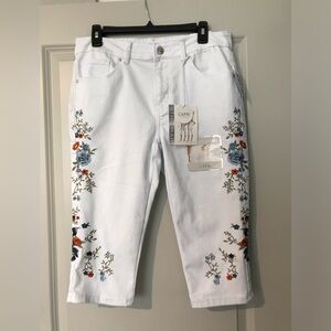 NWT -9th & Main White Capri Pants with Blue and Orange Floral Embroidery